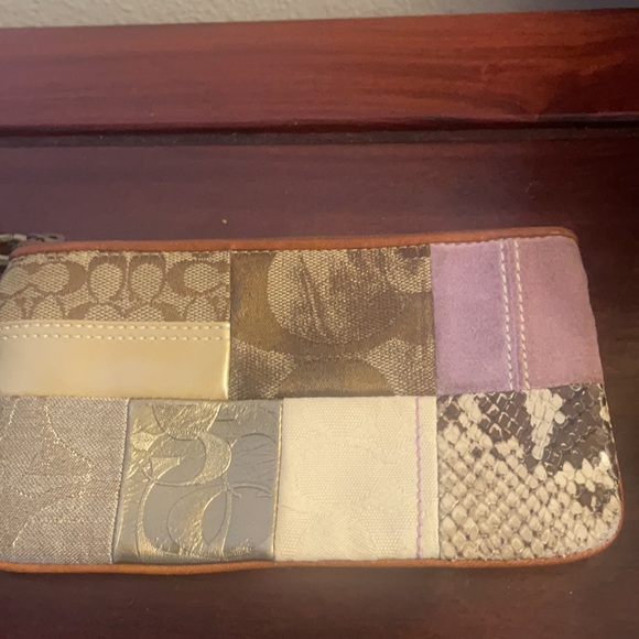 Coach multi patch Wristlet - Picture 2 of 7